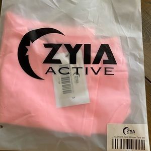 Medium Zyia crop tank